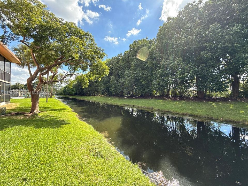 Под контрактом: $2,350 (2 спален, 2 ванн, 1256 Квадратных фут)