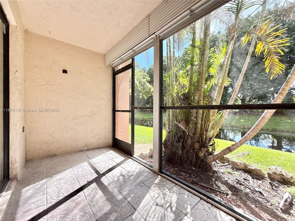 access screen door to the outside