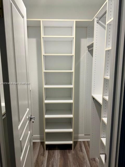 All bedrooms have same type of closets