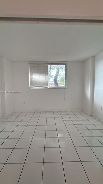 Active With Contract: $1,590 (1 beds, 1 baths, 740 Square Feet)