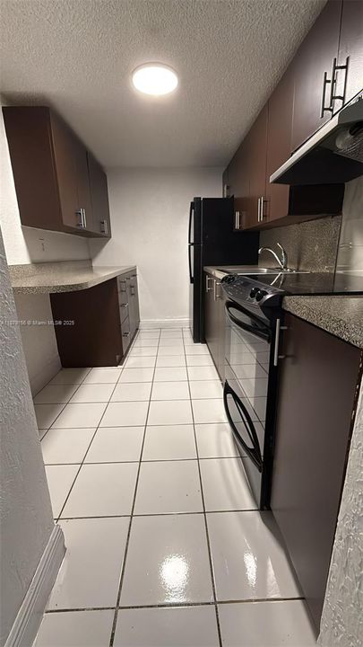 Active With Contract: $1,590 (1 beds, 1 baths, 740 Square Feet)