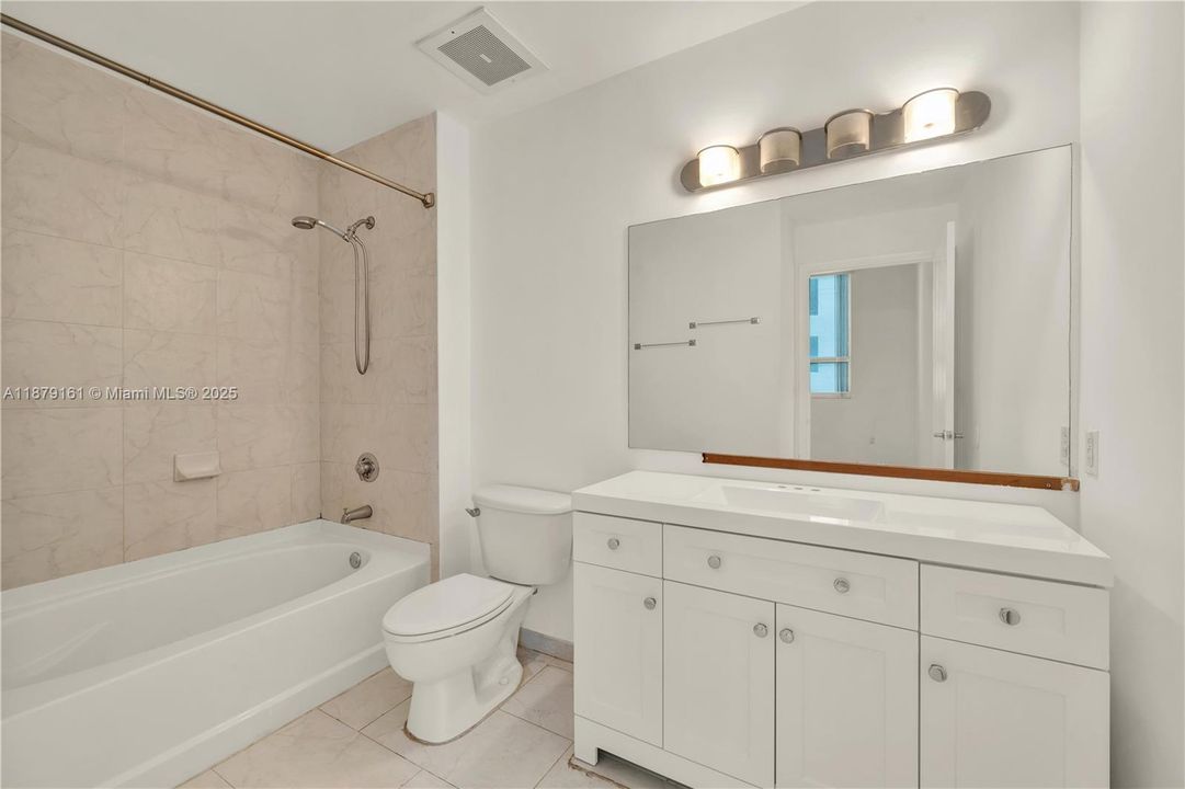 待售: $430,000 (2 贝兹, 2 浴室, 1056 平方英尺)