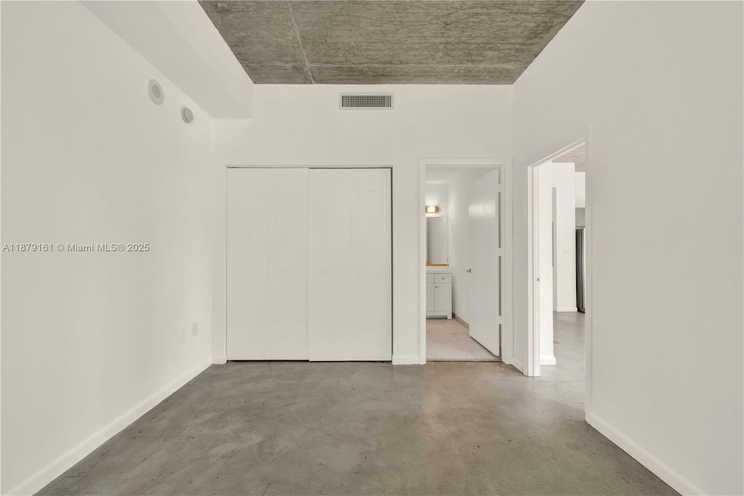 待售: $430,000 (2 贝兹, 2 浴室, 1056 平方英尺)