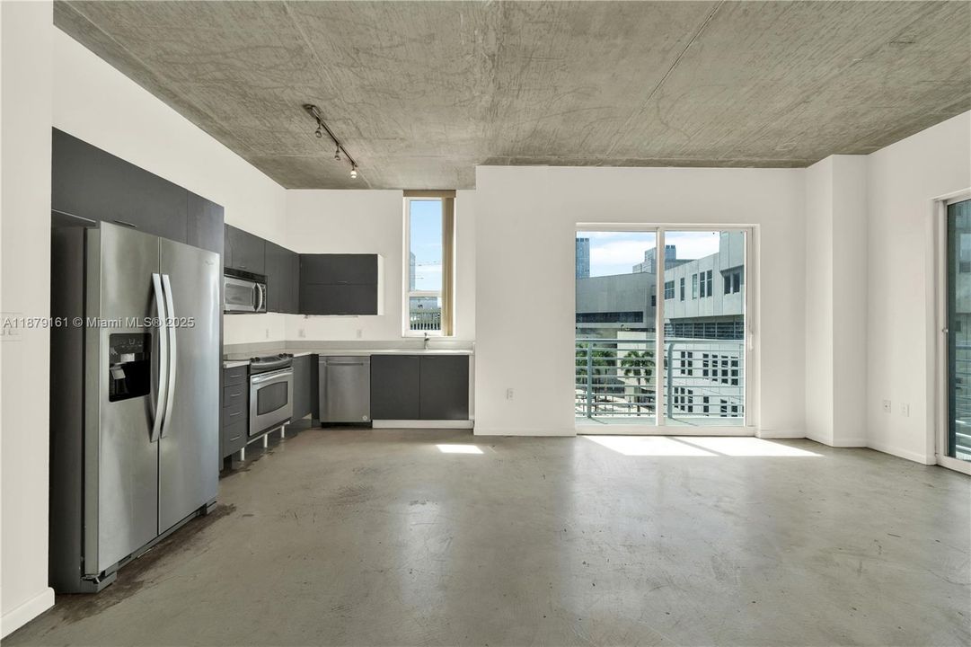 待售: $430,000 (2 贝兹, 2 浴室, 1056 平方英尺)