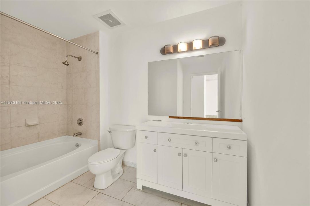 待售: $430,000 (2 贝兹, 2 浴室, 1056 平方英尺)