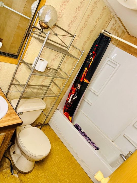 合同活跃: $80,000 (3 贝兹, 1 浴室, 0 平方英尺)