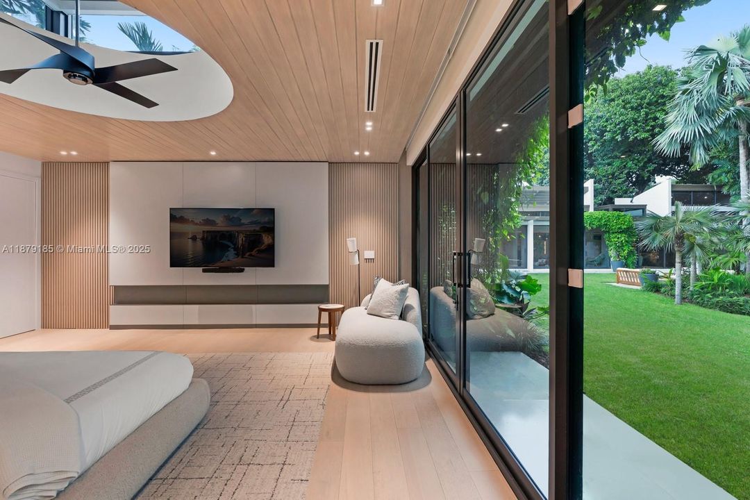 Недавно продано: $9,995,000 (5 спален, 5 ванн, 5409 Квадратных фут)