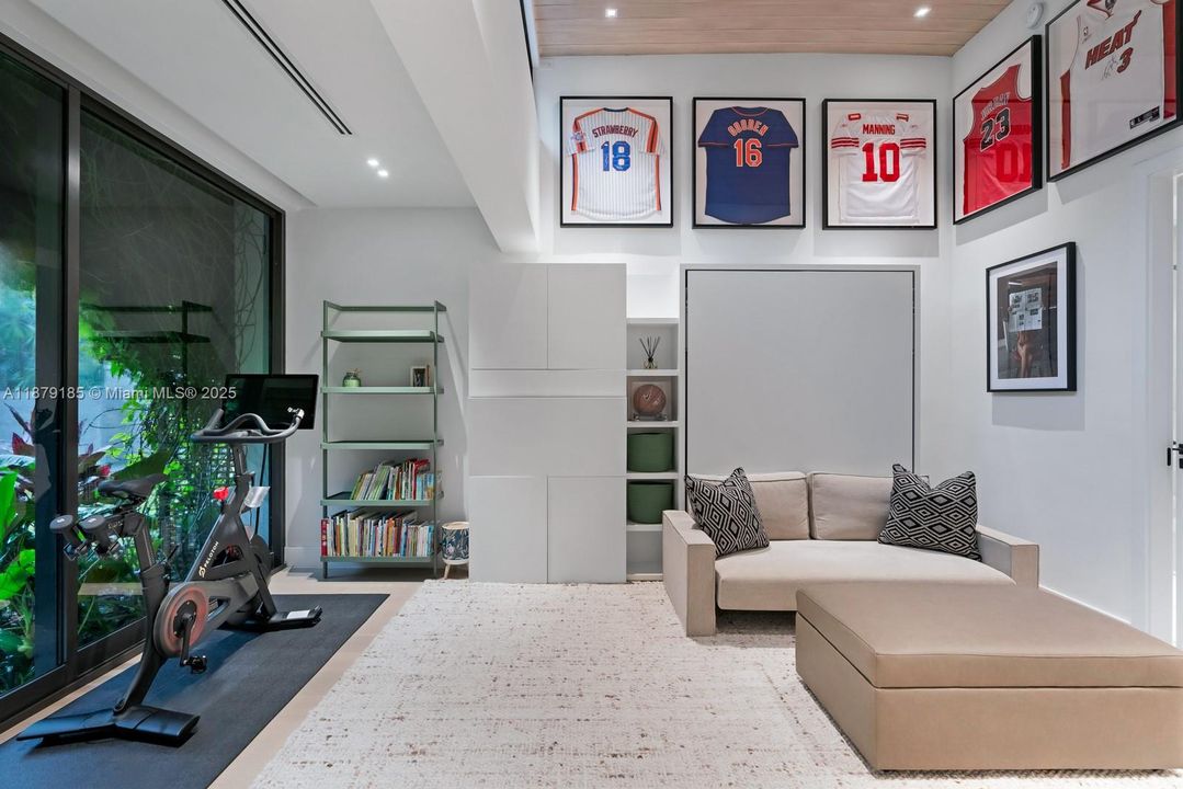 Недавно продано: $9,995,000 (5 спален, 5 ванн, 5409 Квадратных фут)