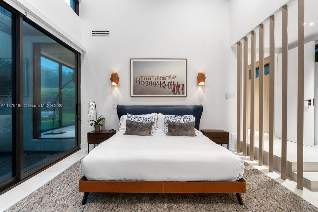 Недавно продано: $9,995,000 (5 спален, 5 ванн, 5409 Квадратных фут)