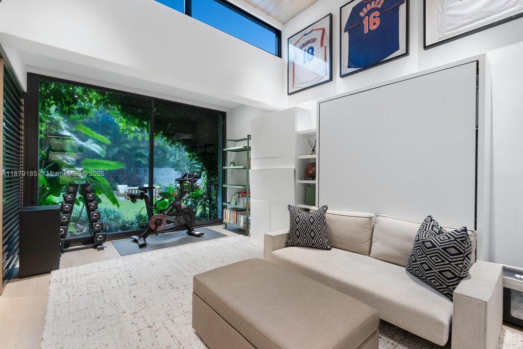 Недавно продано: $9,995,000 (5 спален, 5 ванн, 5409 Квадратных фут)