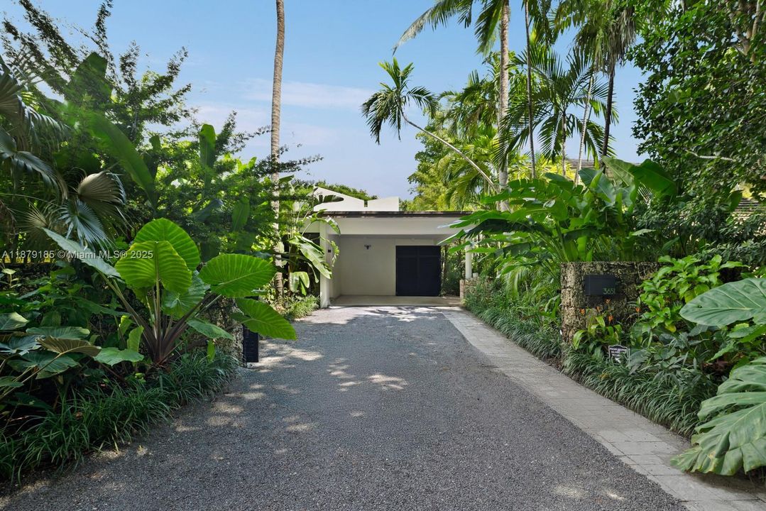 Недавно продано: $9,995,000 (5 спален, 5 ванн, 5409 Квадратных фут)