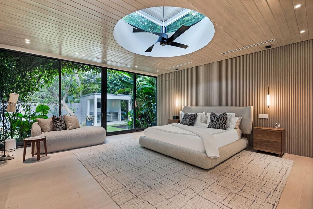 Недавно продано: $9,995,000 (5 спален, 5 ванн, 5409 Квадратных фут)