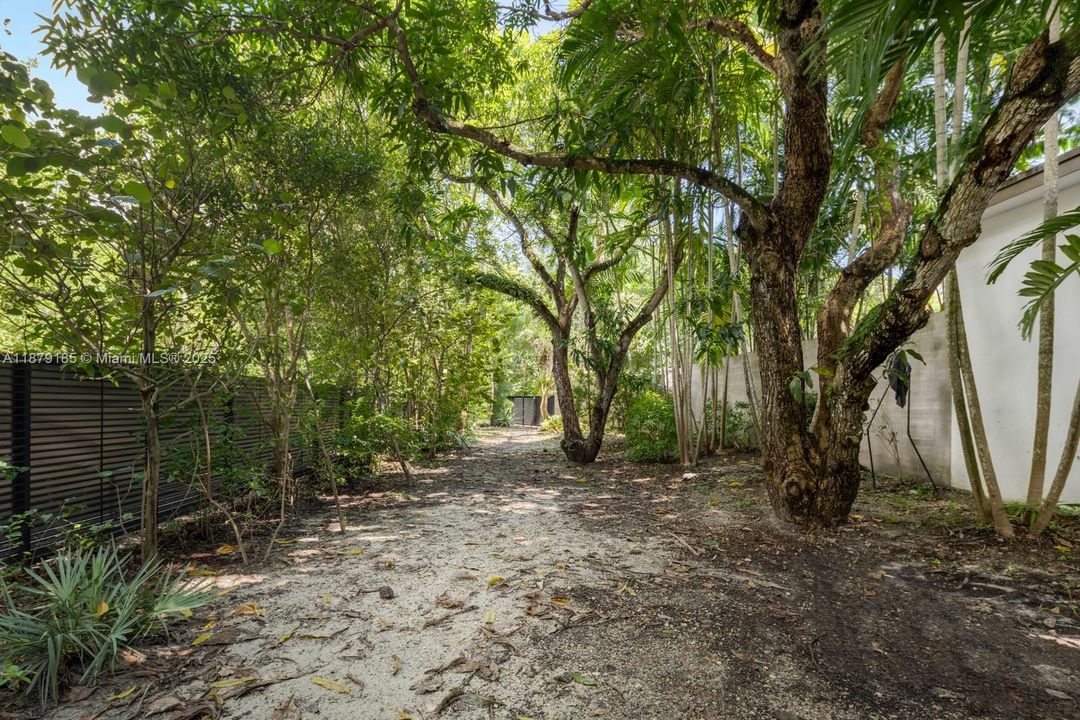 Недавно продано: $9,995,000 (5 спален, 5 ванн, 5409 Квадратных фут)