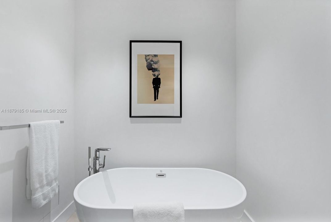 Недавно продано: $9,995,000 (5 спален, 5 ванн, 5409 Квадратных фут)