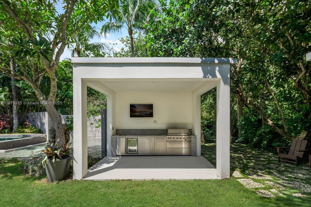 Недавно продано: $9,995,000 (5 спален, 5 ванн, 5409 Квадратных фут)