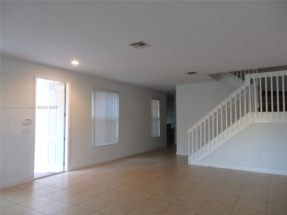 Recientemente alquilado: $3,500 (4 camas, 3 baños, 2320 Pies cuadrados)