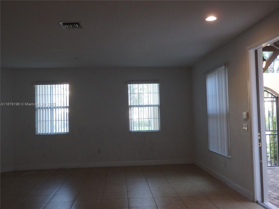 Recientemente alquilado: $3,500 (4 camas, 3 baños, 2320 Pies cuadrados)