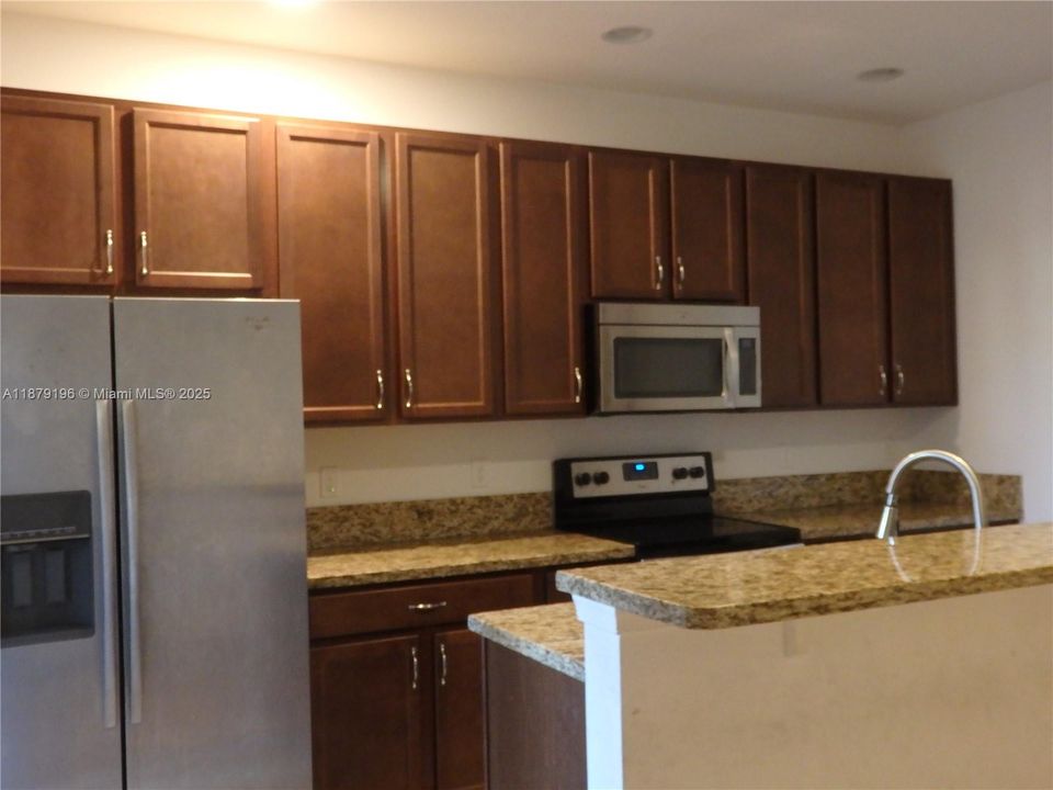 Recientemente alquilado: $3,500 (4 camas, 3 baños, 2320 Pies cuadrados)