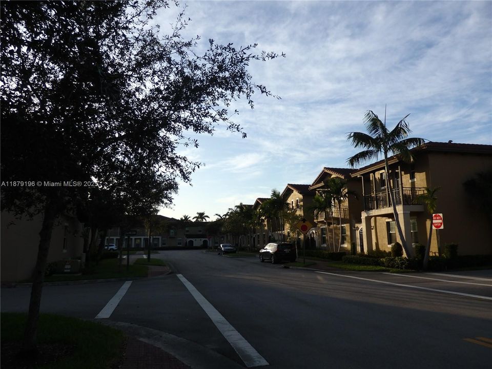 Recientemente alquilado: $3,500 (4 camas, 3 baños, 2320 Pies cuadrados)