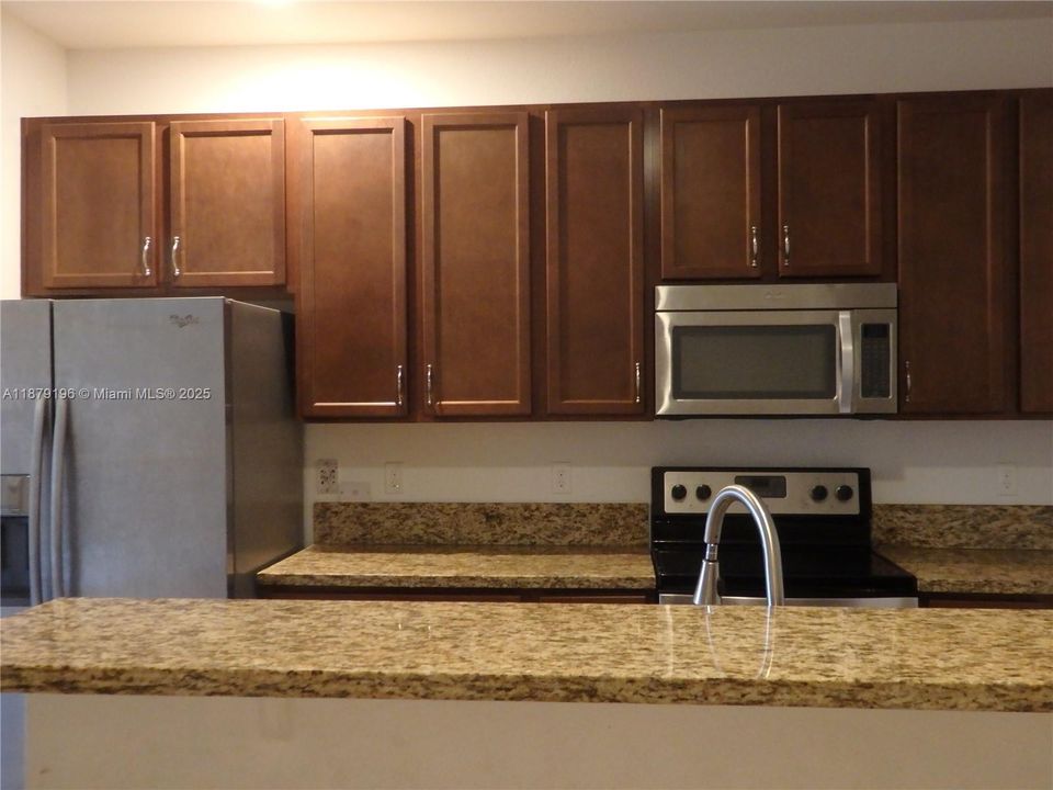 Recientemente alquilado: $3,500 (4 camas, 3 baños, 2320 Pies cuadrados)