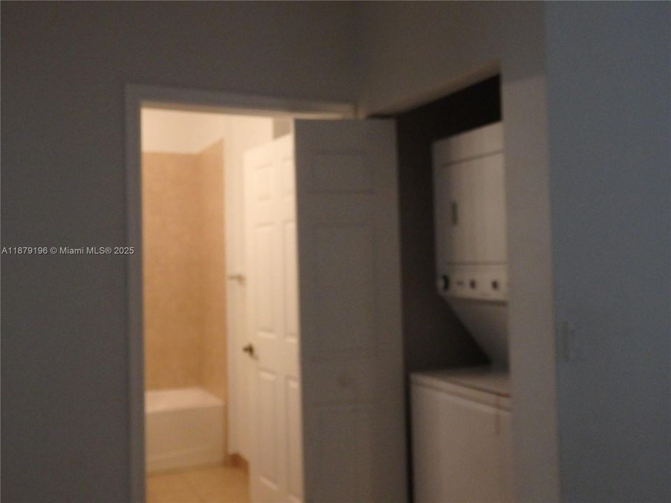 Recientemente alquilado: $3,500 (4 camas, 3 baños, 2320 Pies cuadrados)