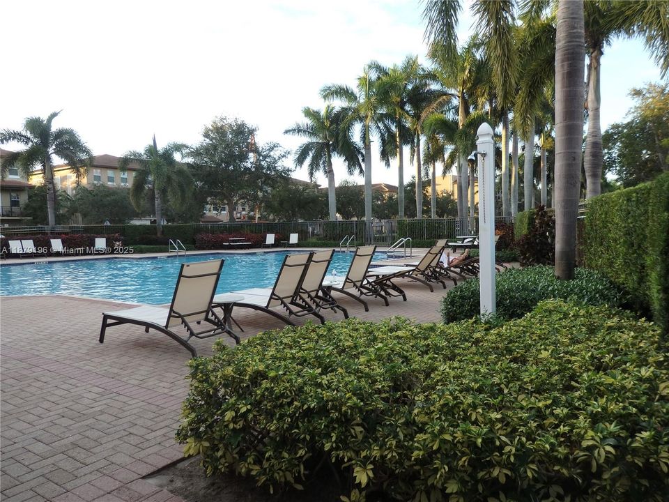 Recientemente alquilado: $3,500 (4 camas, 3 baños, 2320 Pies cuadrados)