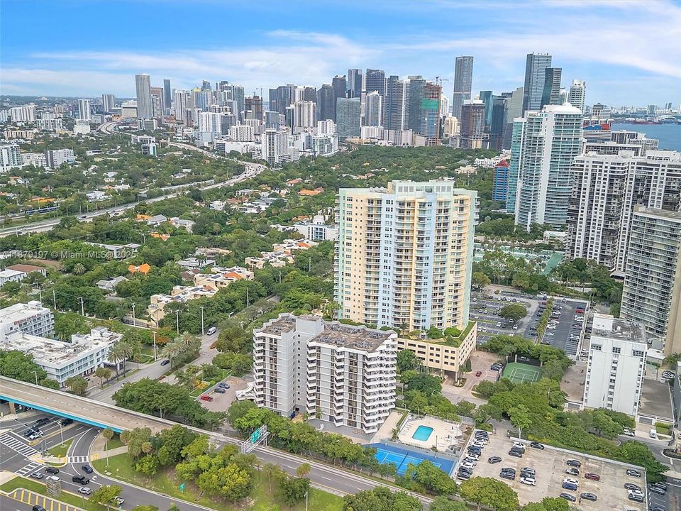 Active With Contract: $3,400 (2 beds, 2 baths, 1145 Square Feet)