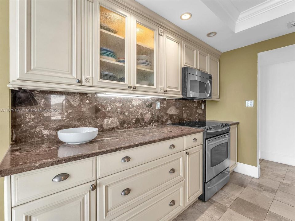 Active With Contract: $3,400 (2 beds, 2 baths, 1145 Square Feet)