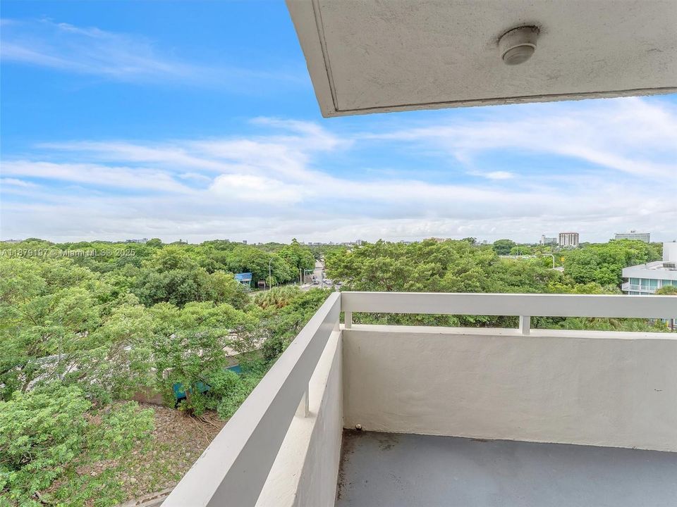 Active With Contract: $3,400 (2 beds, 2 baths, 1145 Square Feet)