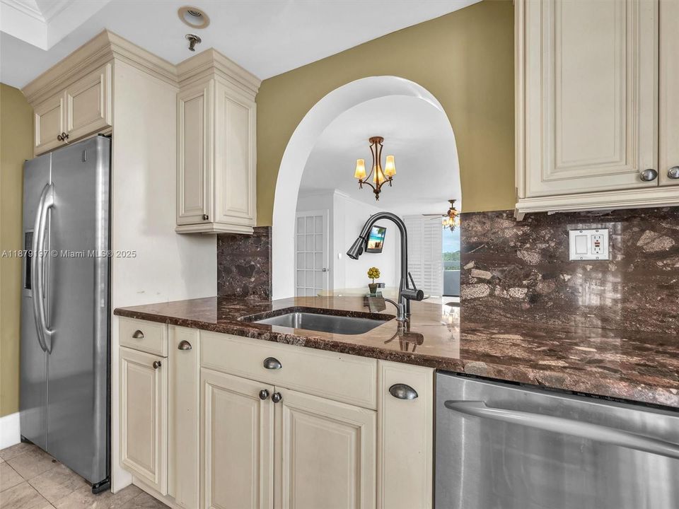 Active With Contract: $3,400 (2 beds, 2 baths, 1145 Square Feet)