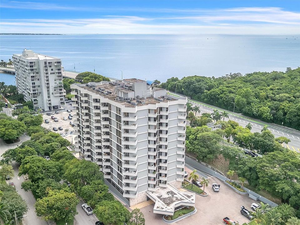 Active With Contract: $3,400 (2 beds, 2 baths, 1145 Square Feet)