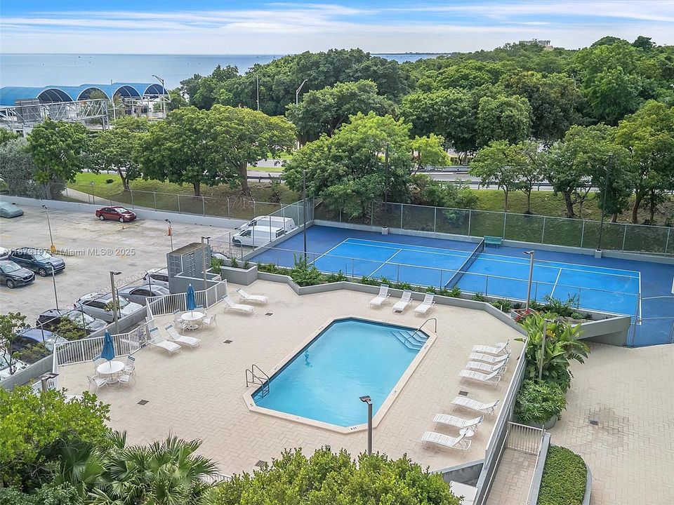 Active With Contract: $3,400 (2 beds, 2 baths, 1145 Square Feet)