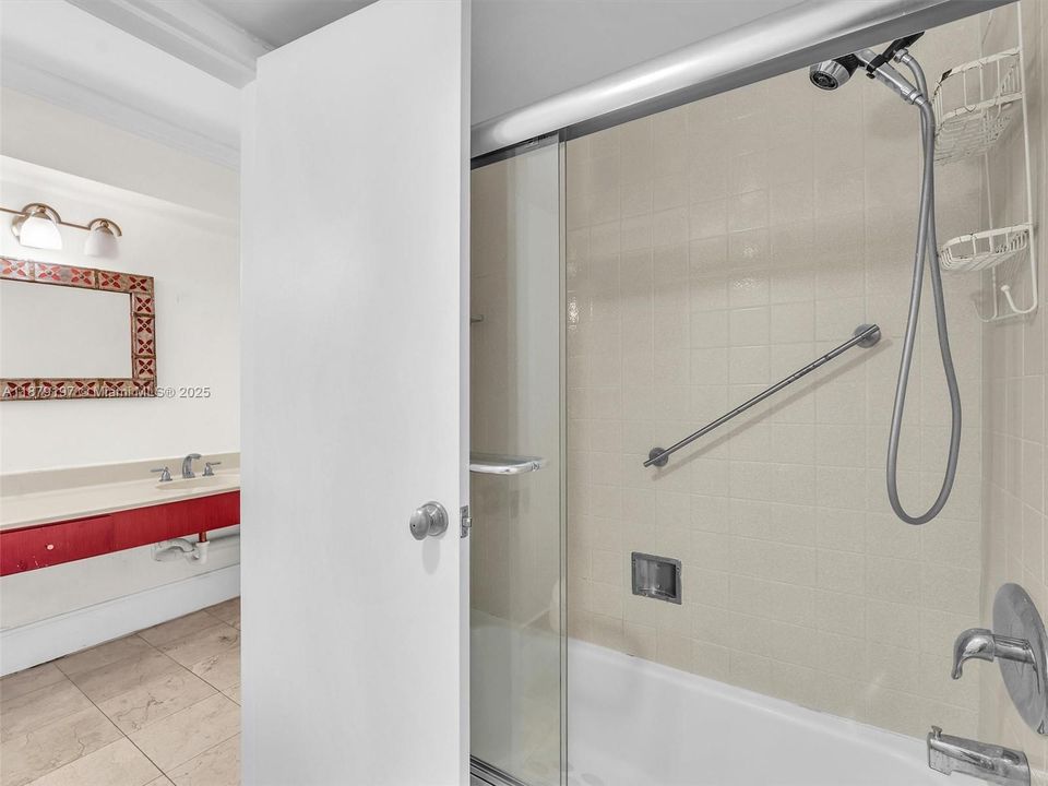 Active With Contract: $3,400 (2 beds, 2 baths, 1145 Square Feet)