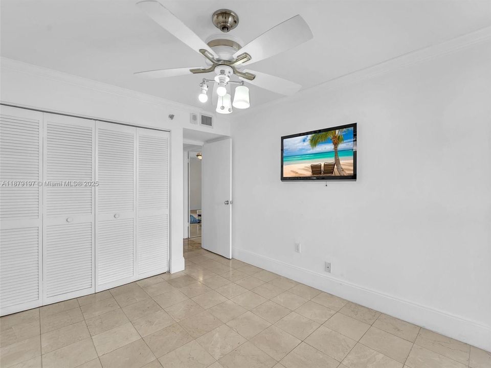 Active With Contract: $3,400 (2 beds, 2 baths, 1145 Square Feet)