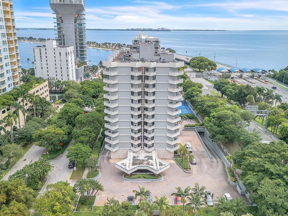 Active With Contract: $3,400 (2 beds, 2 baths, 1145 Square Feet)