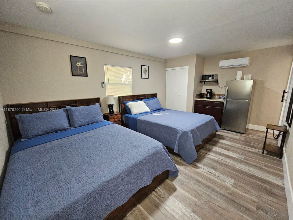 Recently Rented: $1,300 (0 beds, 1 baths, 300 Square Feet)