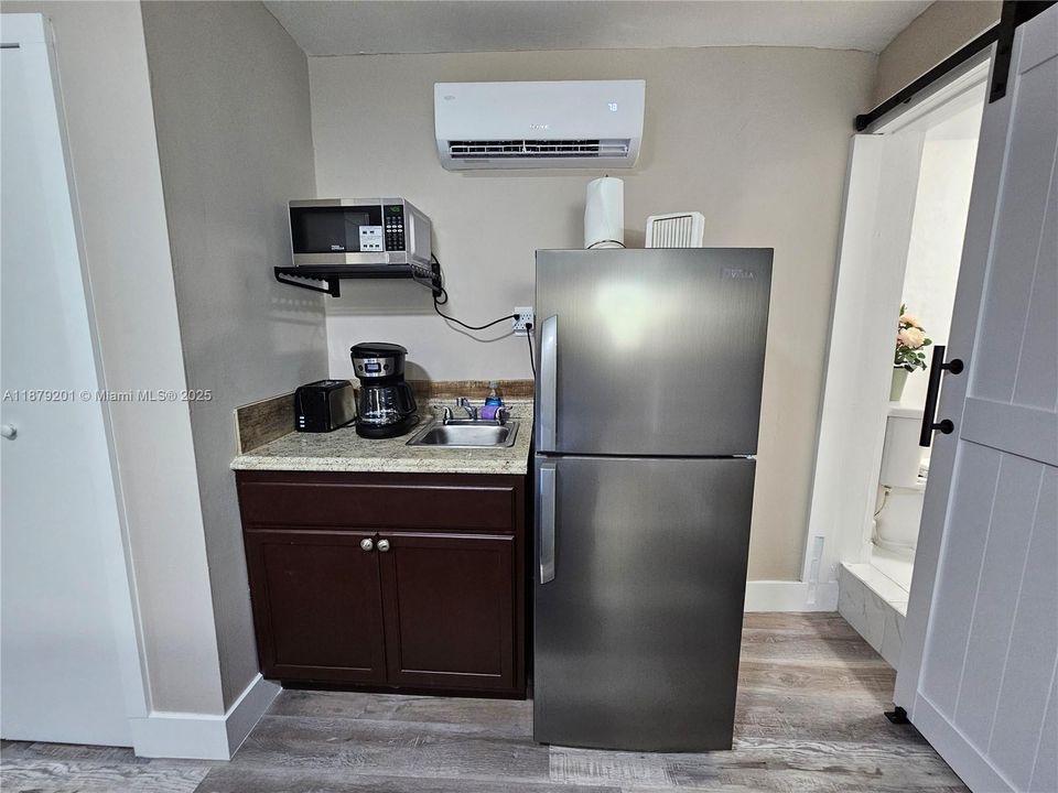 Recently Rented: $1,300 (0 beds, 1 baths, 300 Square Feet)