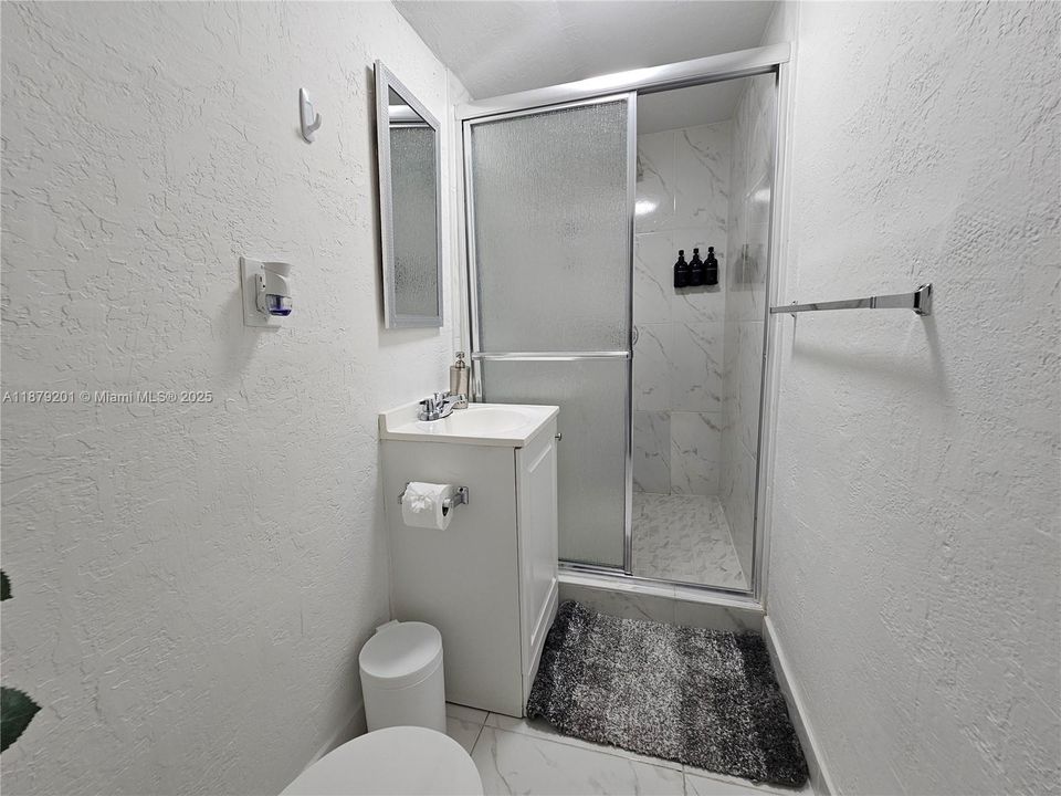 Recently Rented: $1,300 (0 beds, 1 baths, 300 Square Feet)