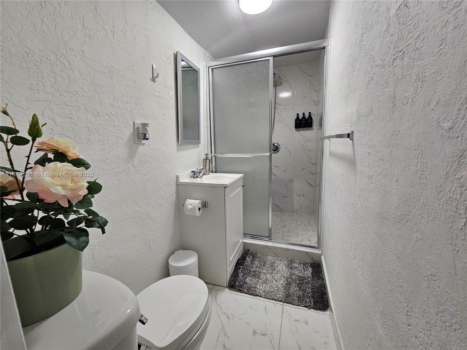 Recently Rented: $1,300 (0 beds, 1 baths, 300 Square Feet)