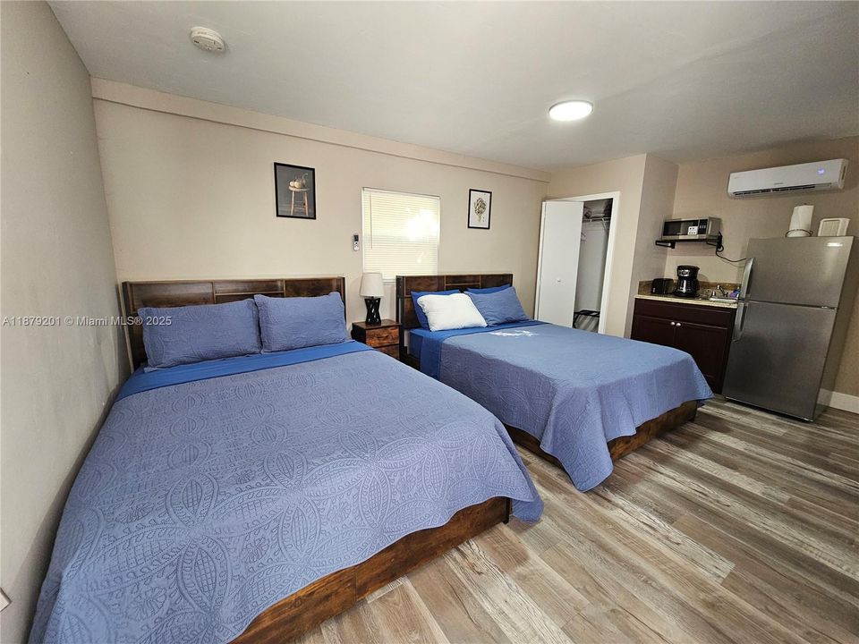 Recently Rented: $1,300 (0 beds, 1 baths, 300 Square Feet)