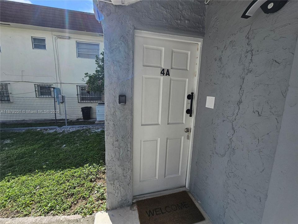 Recently Rented: $1,300 (0 beds, 1 baths, 300 Square Feet)