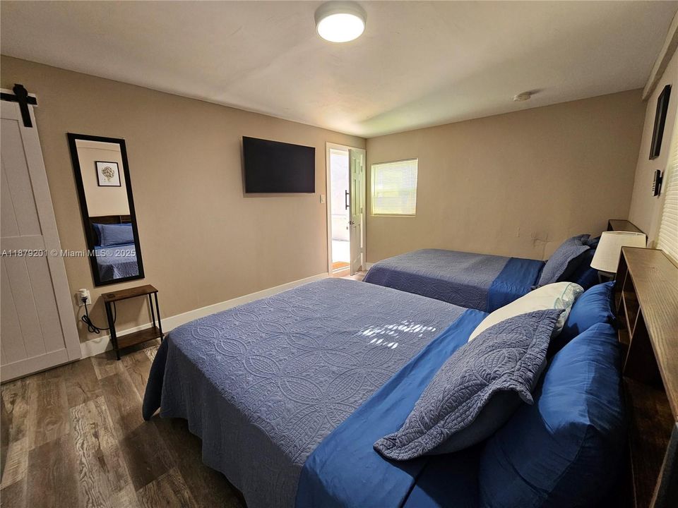 Recently Rented: $1,300 (0 beds, 1 baths, 300 Square Feet)