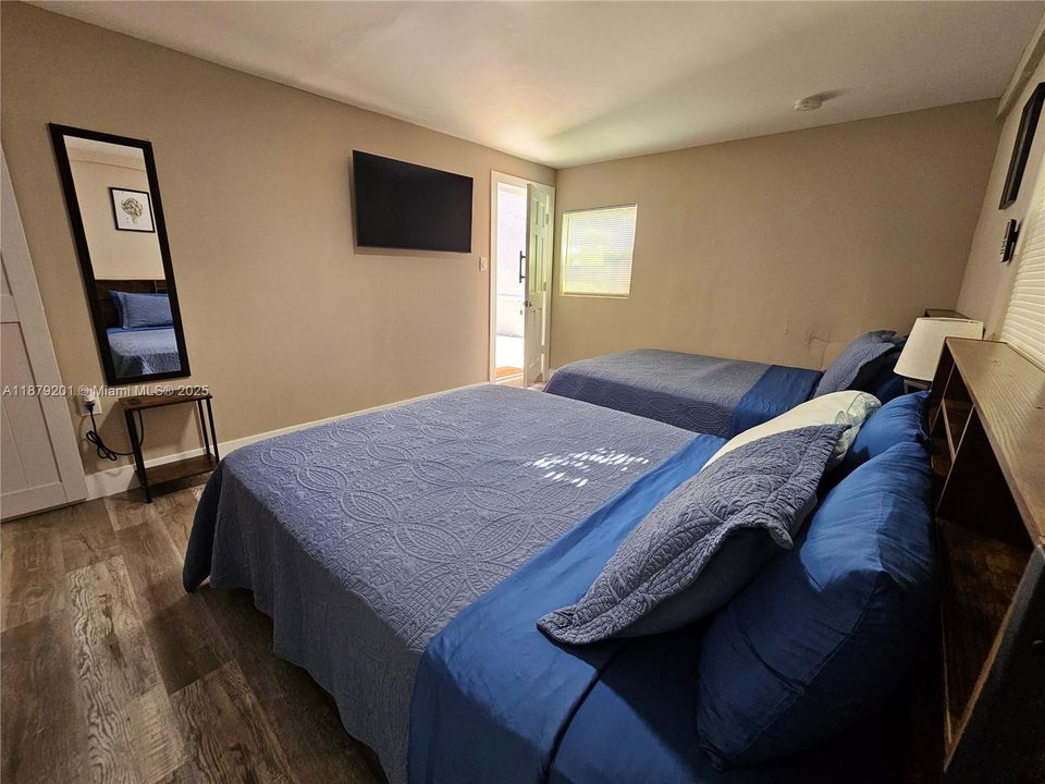 Recently Rented: $1,300 (0 beds, 1 baths, 300 Square Feet)