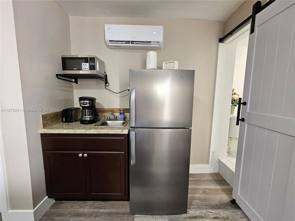 Recently Rented: $1,300 (0 beds, 1 baths, 300 Square Feet)