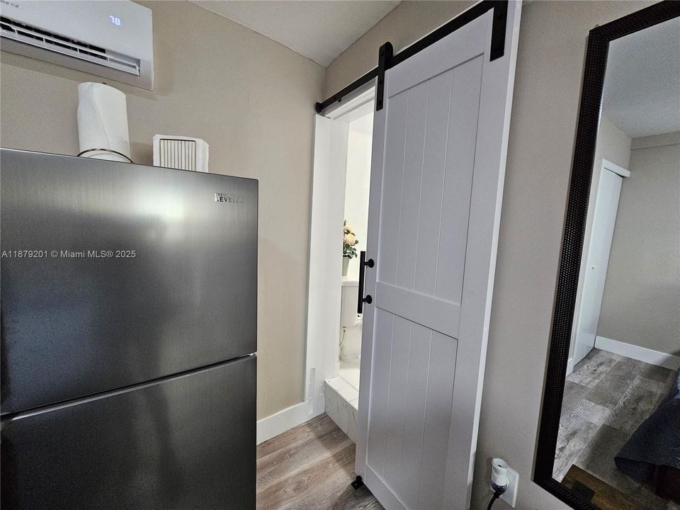 Recently Rented: $1,300 (0 beds, 1 baths, 300 Square Feet)