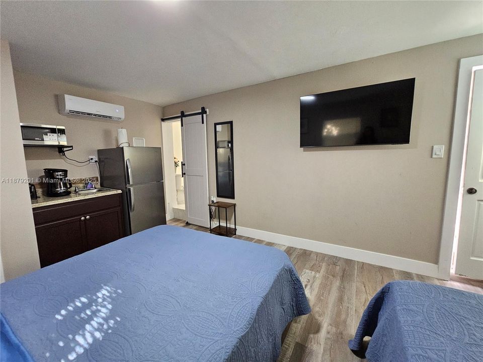 Recently Rented: $1,300 (0 beds, 1 baths, 300 Square Feet)