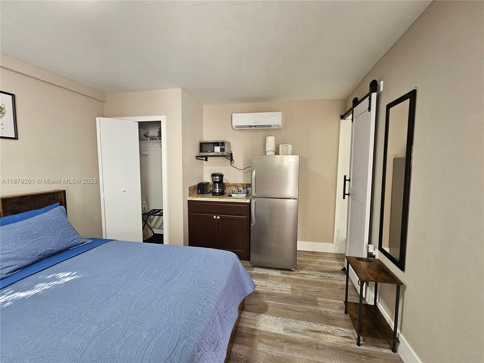 Recently Rented: $1,300 (0 beds, 1 baths, 300 Square Feet)