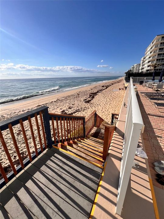 Active With Contract: $255,000 (2 beds, 2 baths, 983 Square Feet)