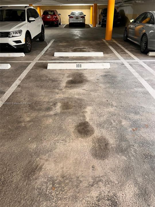 Active With Contract: $255,000 (2 beds, 2 baths, 983 Square Feet)