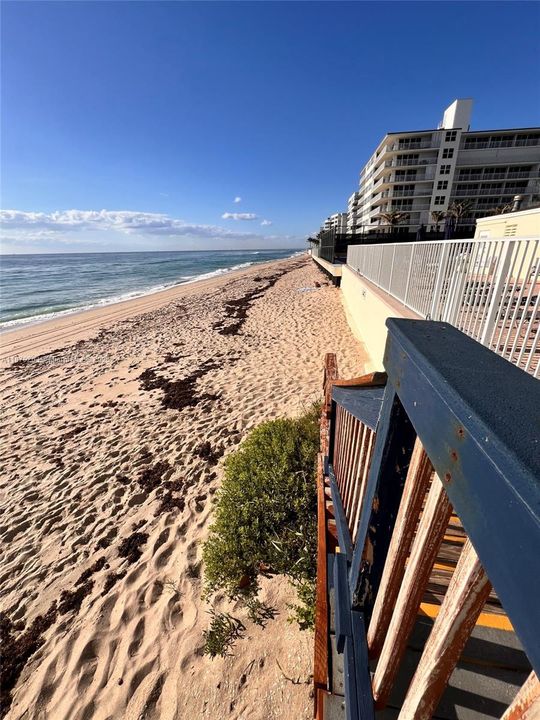 Active With Contract: $255,000 (2 beds, 2 baths, 983 Square Feet)